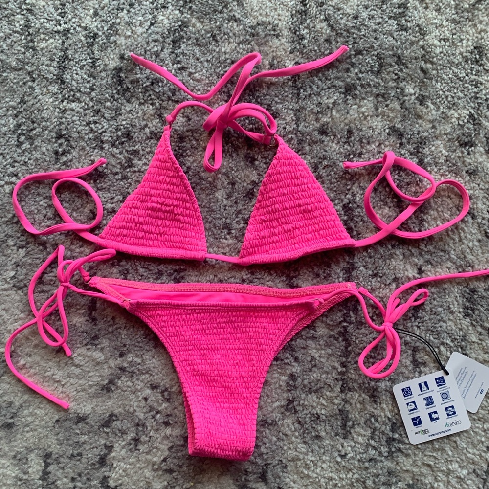 Bright Pink Wave Bikini Top (S) Bottom (M)